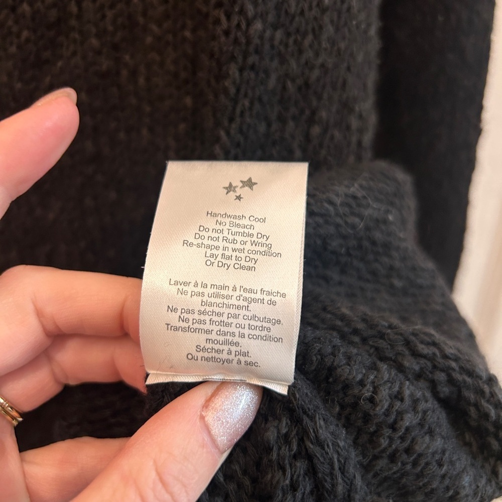 ARITZIA TALULA Knit V-Neck Sweater Black • size small - Picture 7 of 8